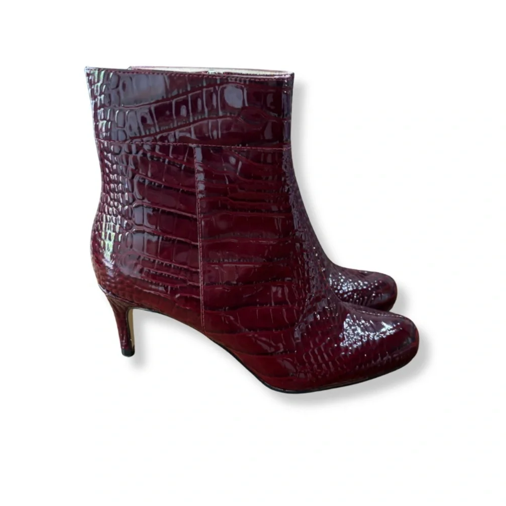 🍷 Kate Spade New York Croc Embossed Ankle Booties – Size 7.5M 🍷